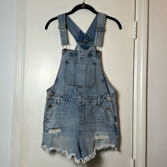 Wild Fable Distressed Denim Raw Help Shortalls Overall Shorts Size Small - Picture 1 of 8